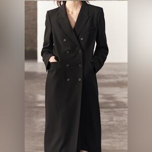 TAILORED DOUBLE BREASTED COAT
ZARA WOMAN COLLECTION NWT XS. STUNNING & LIGHT❣️
